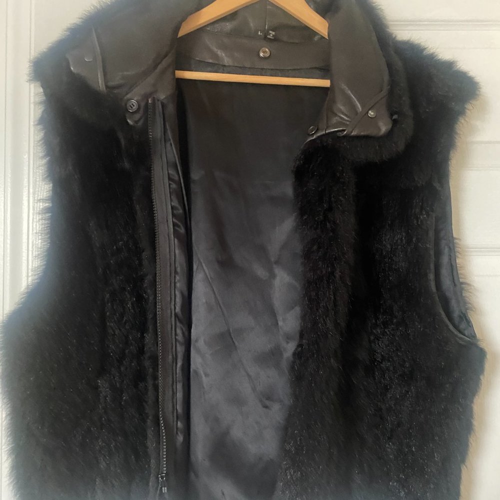 VEST - Picture 2 of 5